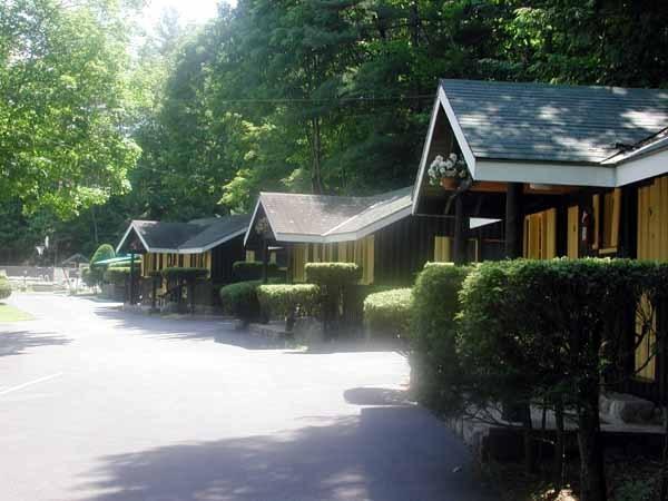 Amber Lantern Efficiency Cottage Lake George Exterior photo