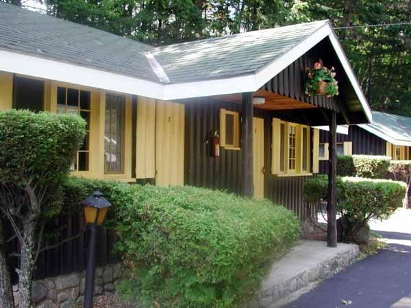 Amber Lantern Efficiency Cottage Lake George Room photo